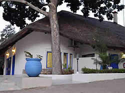 Sand River Resort offers bed and breakfast accommodation in Musina.
