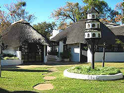 Lalapanzi Hotel, either single or double accommodation in Makhado